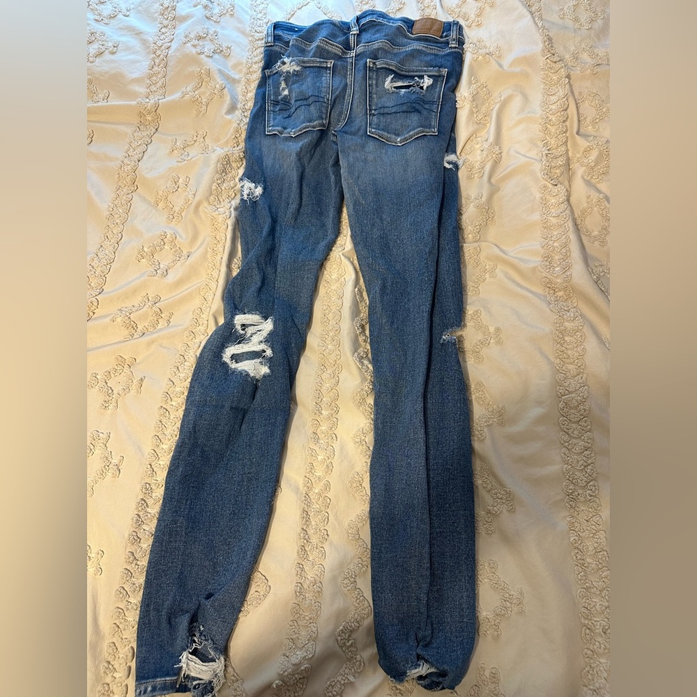 American Eagle Outfitters women’s high-rise ripped jegging 6 Long. Never worn. - Picture 2 of 3